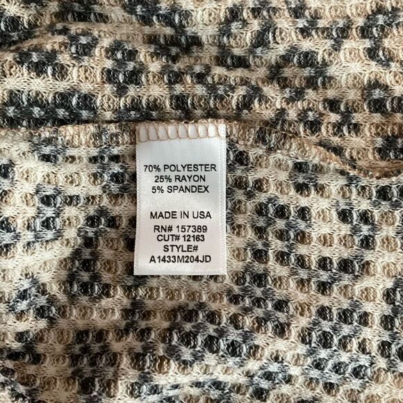 La La Land Top Crop Knit Pullover Crew Neck Black Tan Leopard Ruffled Hem Small - Picture 4 of 9
